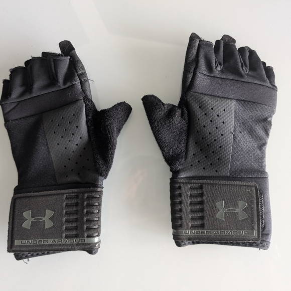Under Armour weightlifting gloves - Picture 2 of 3